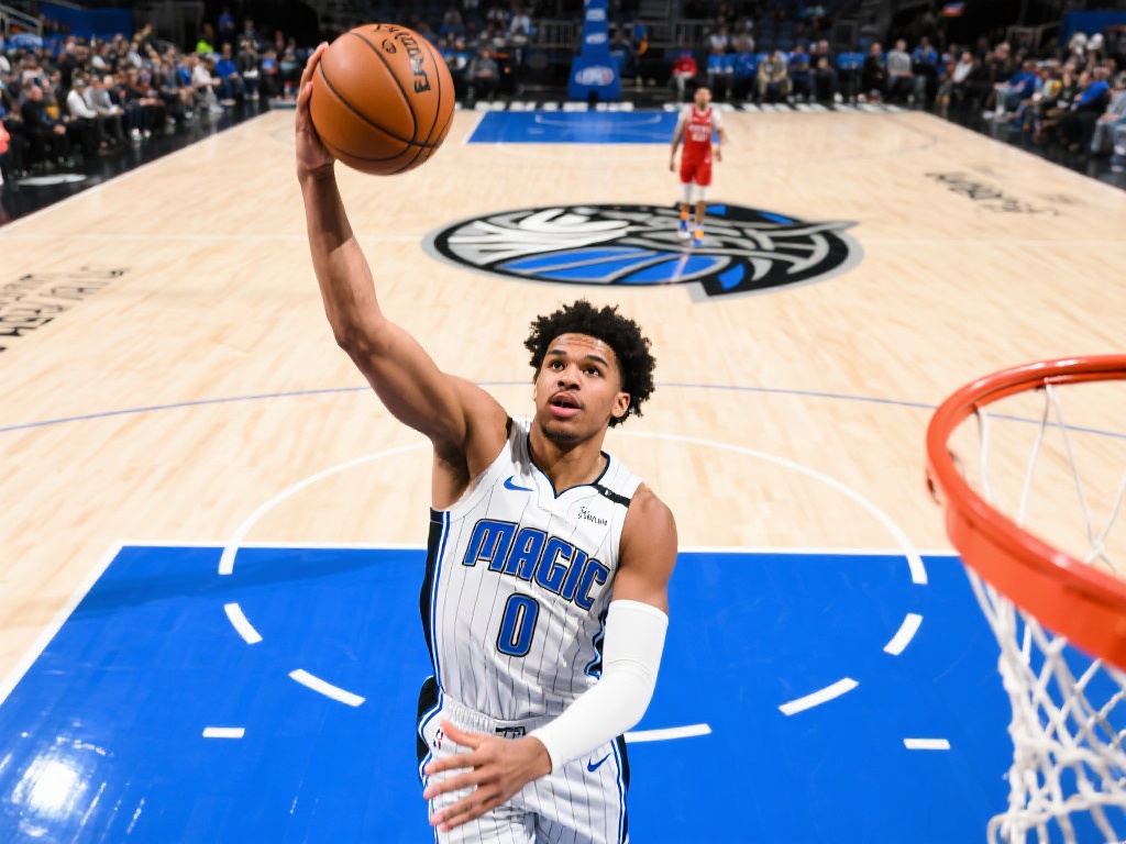 班凯罗狂砍33+18+8,篮板创赛季新高助队逆袭! 通过赛季表现数据可以观察到,班凯罗的篮板